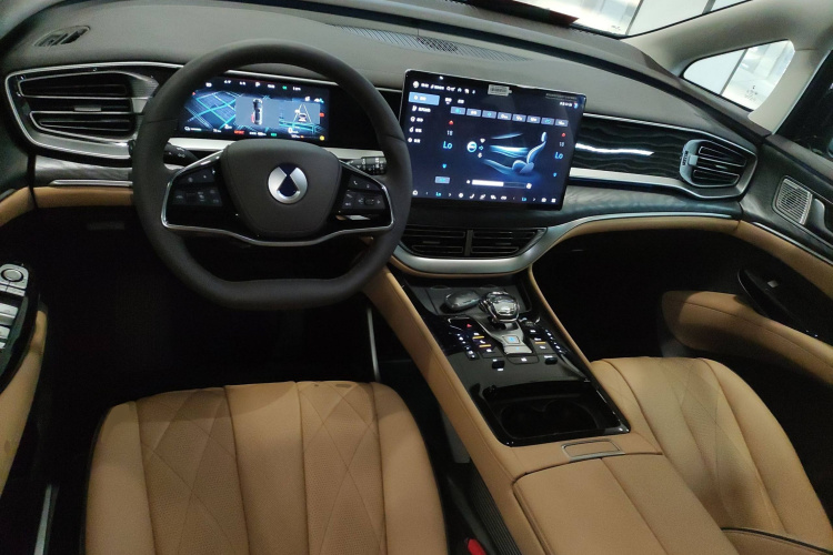 腾势D9 2024款 DM-i 980 四驱尊贵型中控内饰12