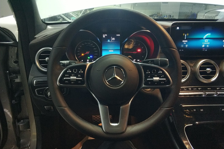 奔驰GLC 2020款 GLC 260 L 4MATIC 动感型中控内饰13