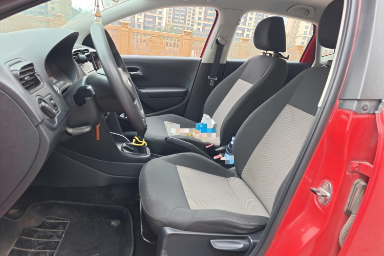 大众 Polo 2014款 1.4L 手动风尚版中控内饰19