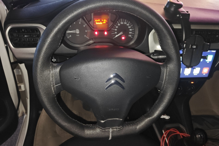 雪铁龙 爱丽舍 2016款 1.6L 手动时尚型中控内饰13