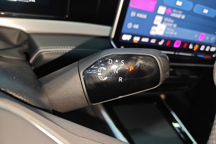 大众 帕萨特 2025款 Pro 380TSI 龙耀版局部细节18