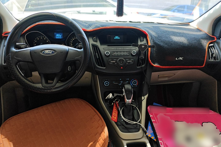 福特 福克斯 2015款 三厢 1.6L 自动舒适型中控内饰12