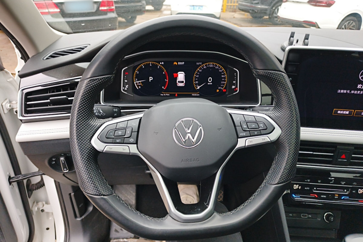 大众 途观L 2024款 300TSI 自动两驱智享版中控内饰13