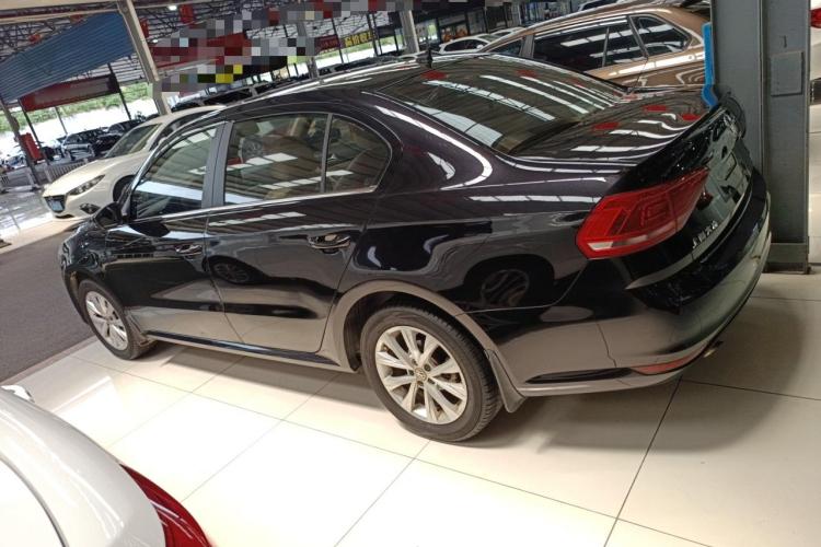 大众 朗逸 2015款 1.6L 自动舒适版车身外观4