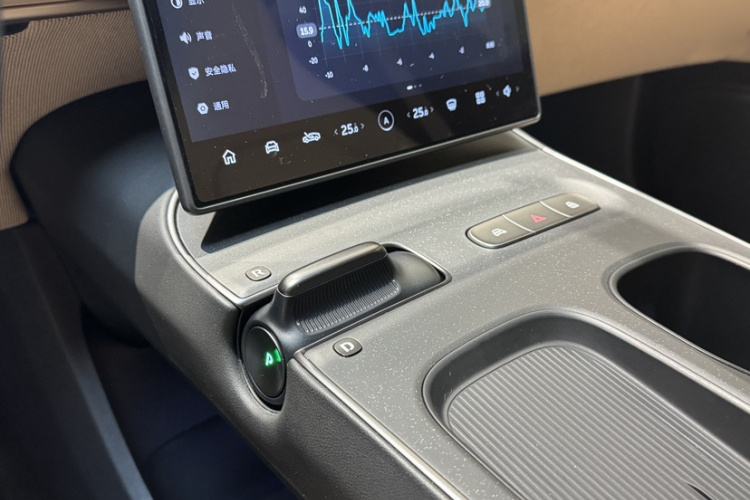 蔚来ET5 2022款 75kWh中控内饰7014