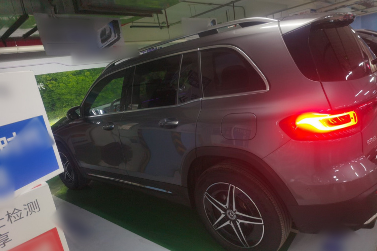 奔驰EQB 2022款 EQB 350 4MATIC 首发特别版车身外观6002