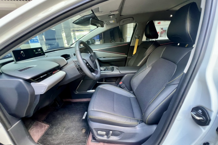 丰田bZ5 2025款 550 PRO智行版中控内饰7002