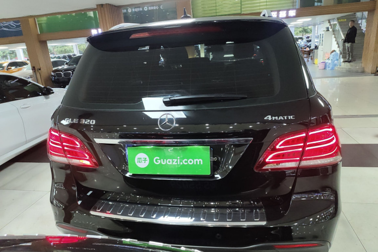 奔驰GLE 2018款 GLE 320 4MATIC 动感型臻藏版车身外观6