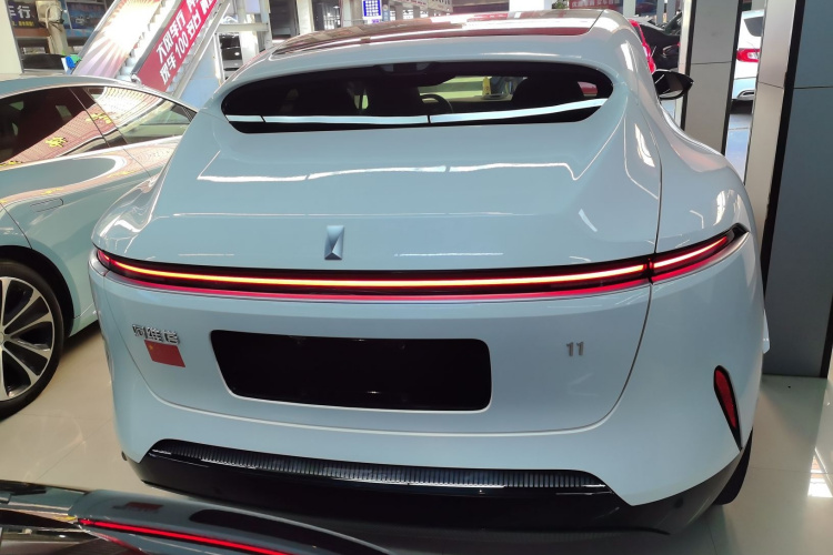 阿维塔11 2023款 鸿蒙 90度 后驱版车身外观6
