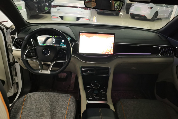 比亚迪 宋PLUS新能源 2021款 DM-i 51KM 尊荣型中控内饰12