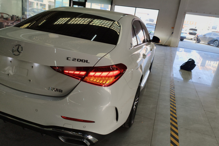 奔驰C级 2023款 C 200 L 运动版车身外观9