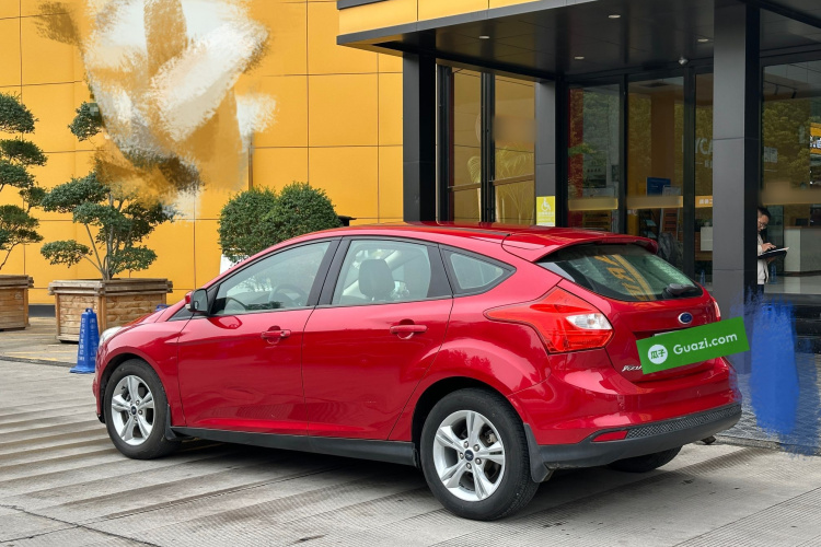 福特 福克斯 2012款 两厢 1.6L 手动风尚型车身外观6003