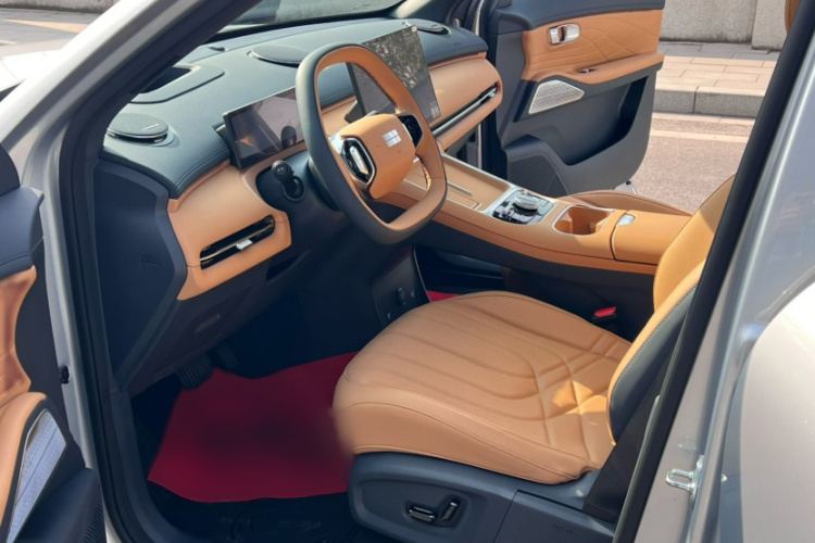 吉利银河 银河星舰7 EM-i 2025款 120km 探索+版中控内饰7004