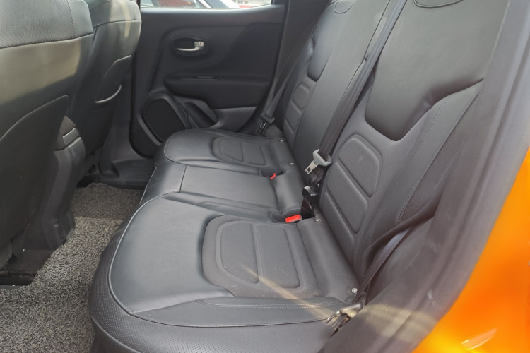 Jeep 自由侠 2019款 220T 自动领先版中控内饰7004