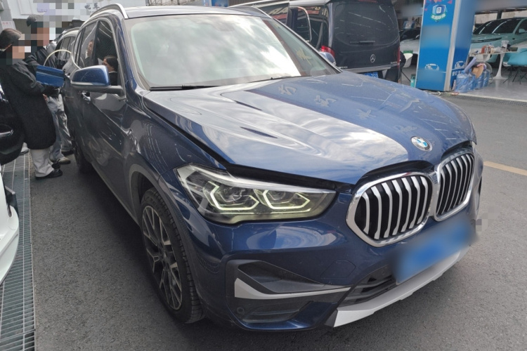 宝马X1 2020款 xDrive25Li 尊享型车身外观3