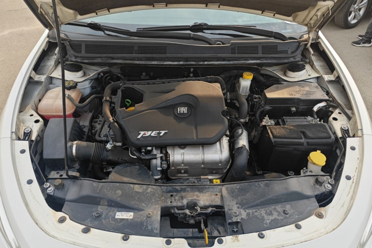 菲亚特 菲翔 2015款 1.4T 自动悦享版机舱底盘24