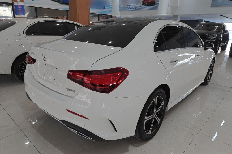 奔驰A级 2023款 A 200 L 时尚型车身外观7