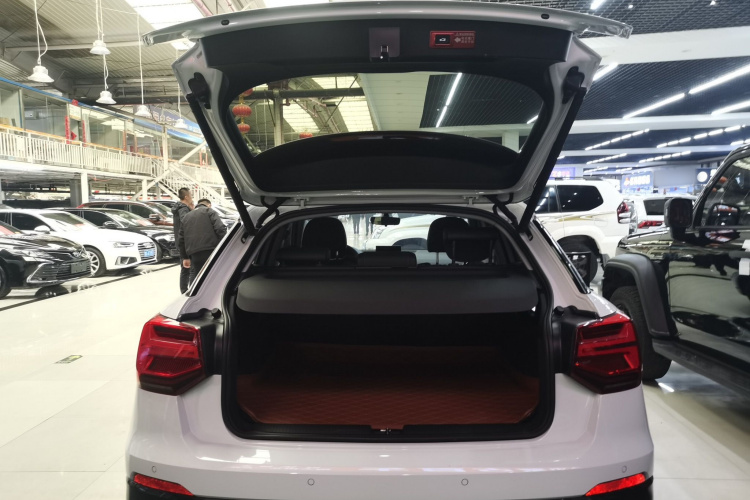 奥迪Q2L 2021款 35 TFSI 时尚动感型机舱底盘23