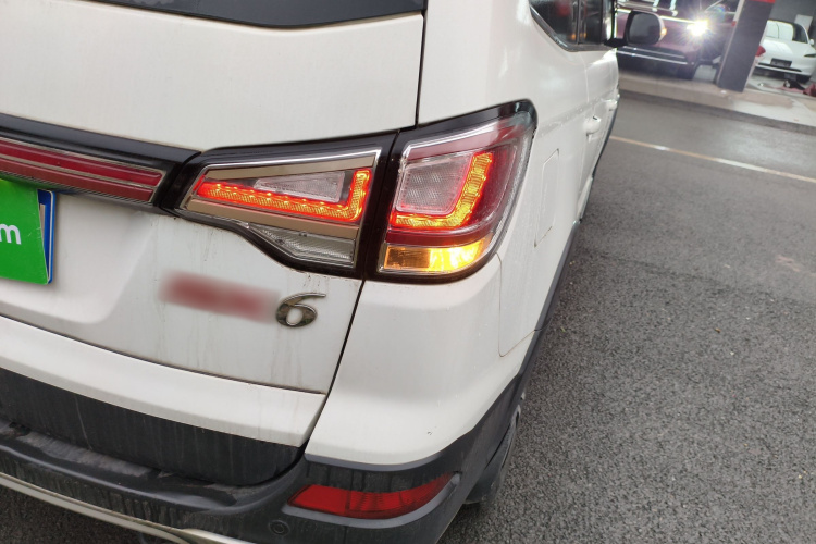 东风风行 风行SX6 2018款 1.6L CVT豪华型车身外观9