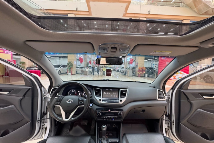 现代 途胜 2018款 1.6T 双离合两驱15周年特别版中控内饰7001