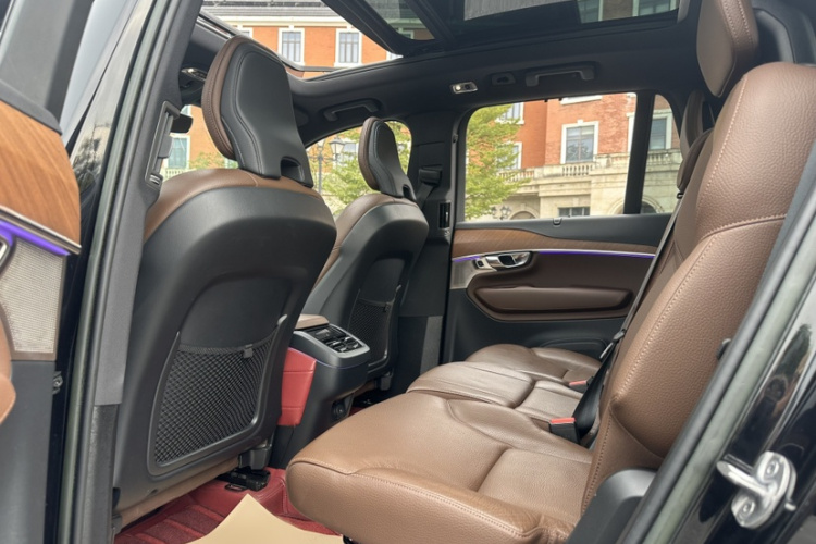 沃尔沃XC90 2022款 B6 智逸豪华版 7座中控内饰7002