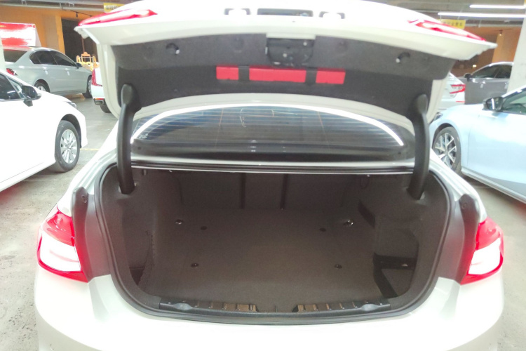 宝马3系 2016款 316i 时尚型局部细节23