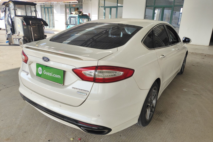 福特 蒙迪欧 2013款 2.0L GTDi240豪华运动型车身外观7