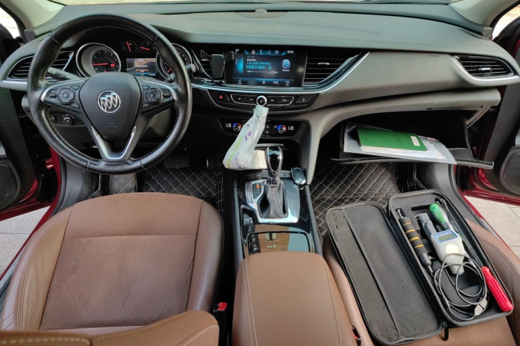 别克 君威 2017款 20T 豪华型中控内饰7002