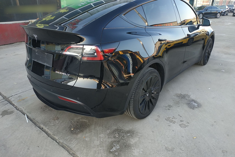 特斯拉 Model Y 2022款 长续航全轮驱动版车身外观7