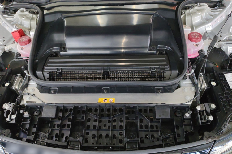 奔驰EQE 2022款 350 先锋版机舱底盘24