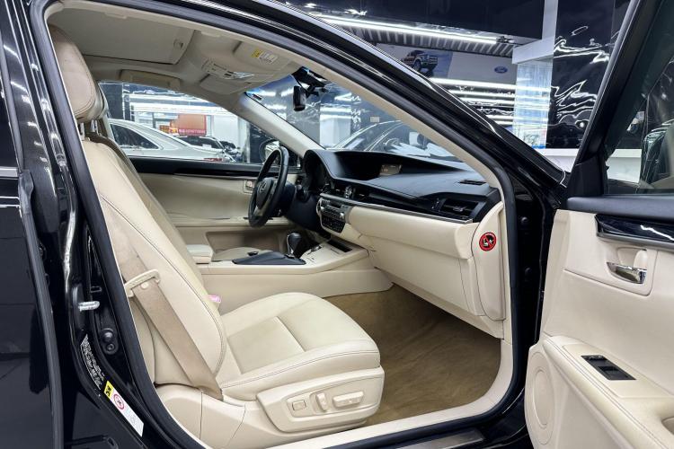 雷克萨斯ES 2013款 250 精英版中控内饰7006