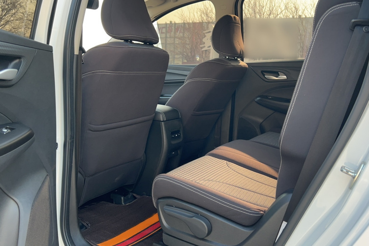 宝骏730 2019款 1.5T CVT时尚型 7座 国VI中控内饰7002