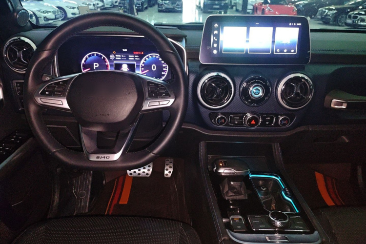 北京越野 北京BJ40 2024款 2.0D 刀锋英雄荣耀版中控内饰12