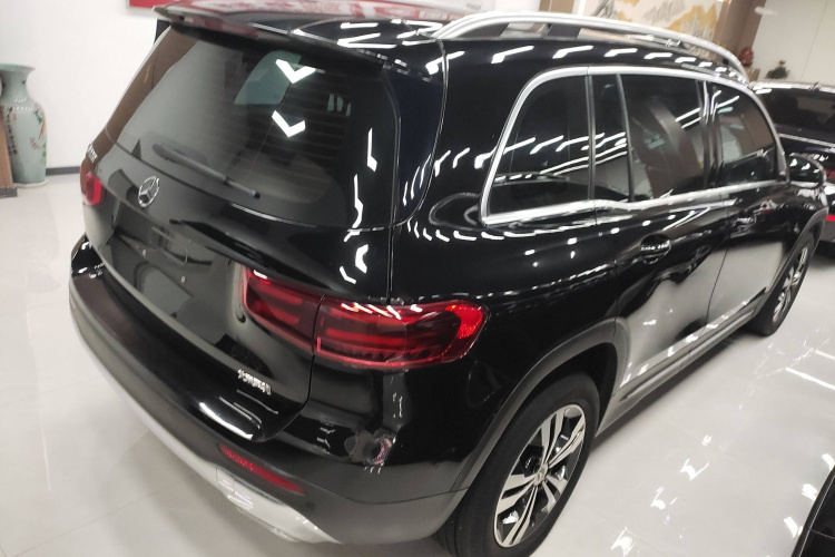 奔驰GLB 2024款 GLB 200 动感型车身外观7