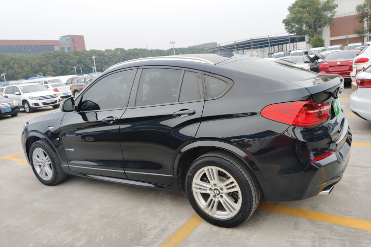 宝马X4 2016款 xDrive20i M运动型车身外观4