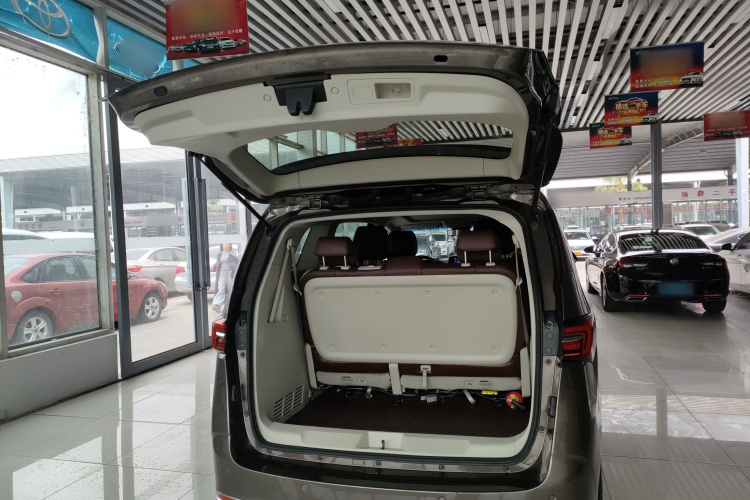 别克GL8 2021款 陆上公务舱 652T 舒适型机舱底盘23