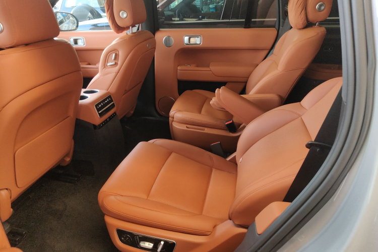 理想汽车 理想L9 2022款 Max中控内饰21