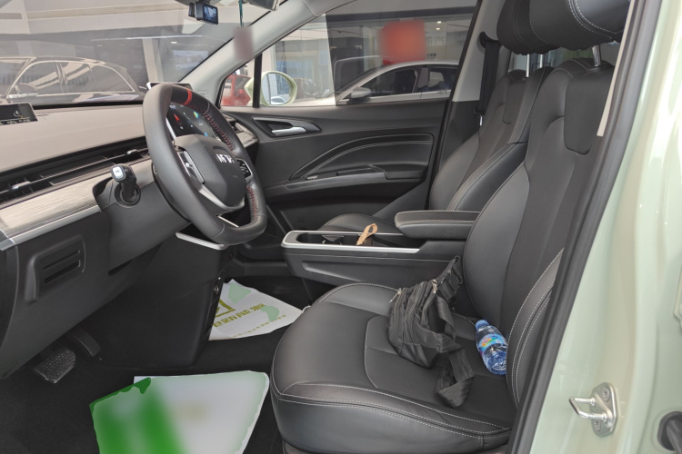 哪吒汽车 哪吒V 2022款 潮 400 Lite中控内饰19