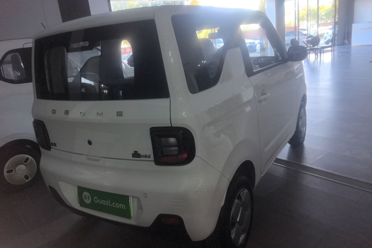 吉利银河 2024款 熊猫mini 200km 耐力熊车身外观7