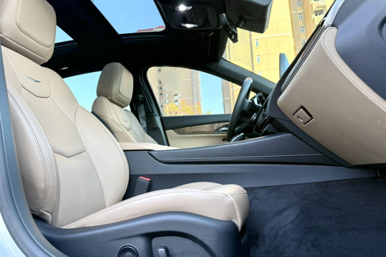 凯迪拉克CT5 2024款 28T 尊贵型中控内饰7013