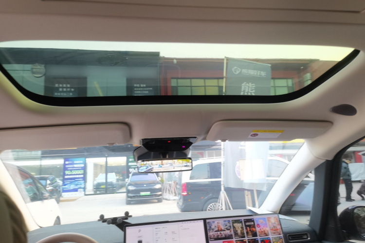 理想汽车 理想MEGA 2025款 Home 家庭特别版局部细节22