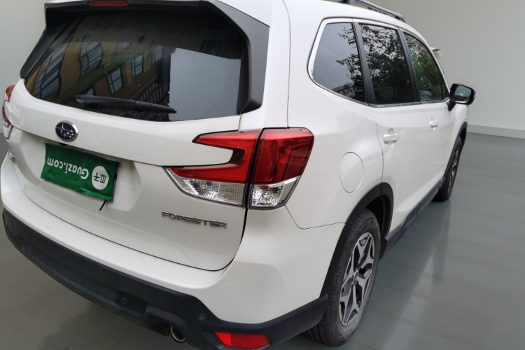 斯巴鲁 森林人 2021款 2.0i 豪华版车身外观7