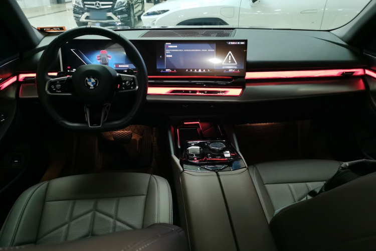 宝马5系 2025款 530Li 领先型 M运动套装中控内饰12