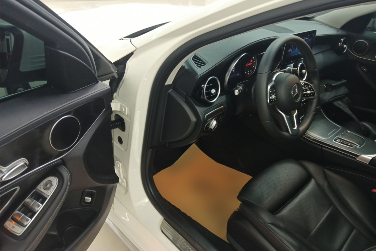 奔驰C级 2019款 C 180 L 时尚型运动版中控内饰20