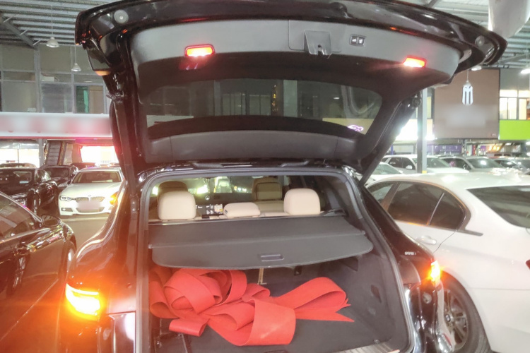 保时捷 2018款 Cayenne 3.0T机舱底盘23