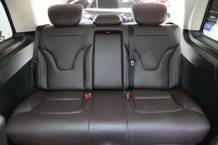 奔驰V级 2022款 V 260 L 长轴距豪华版中控内饰7007