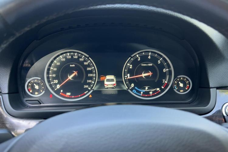 宝马5系 2014款 525Li 豪华设计套装局部细节14