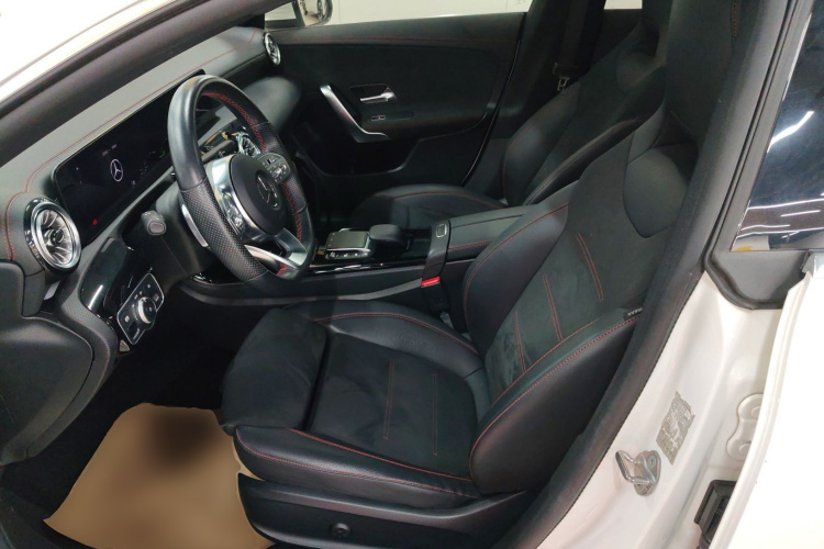 奔驰CLA 2022款 CLA 200 猎跑车中控内饰19