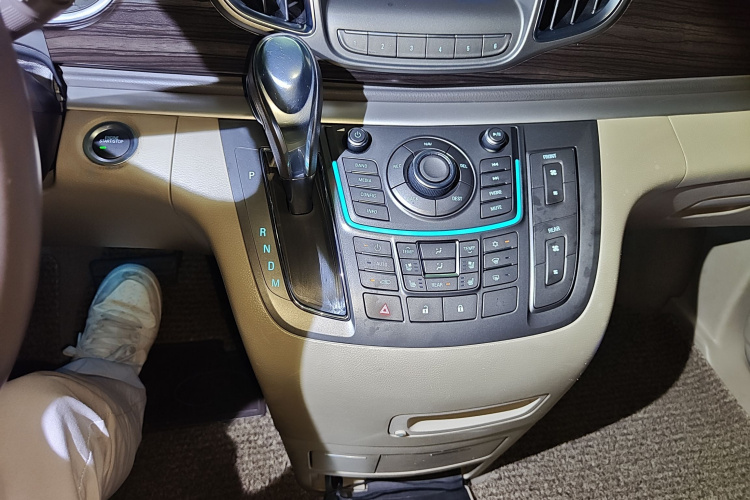 别克GL8 2013款 3.0L XT豪华商务旗舰版局部细节18