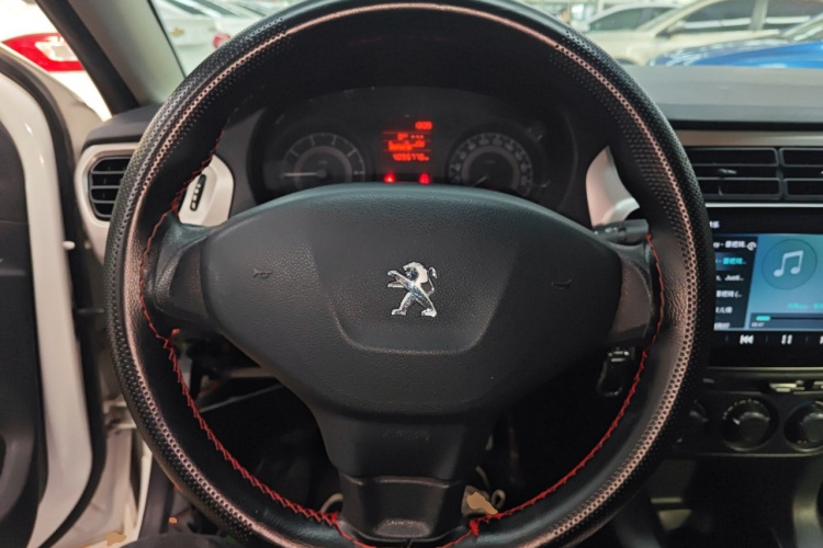 标致301 2016款 1.6L 手动舒适版中控内饰13